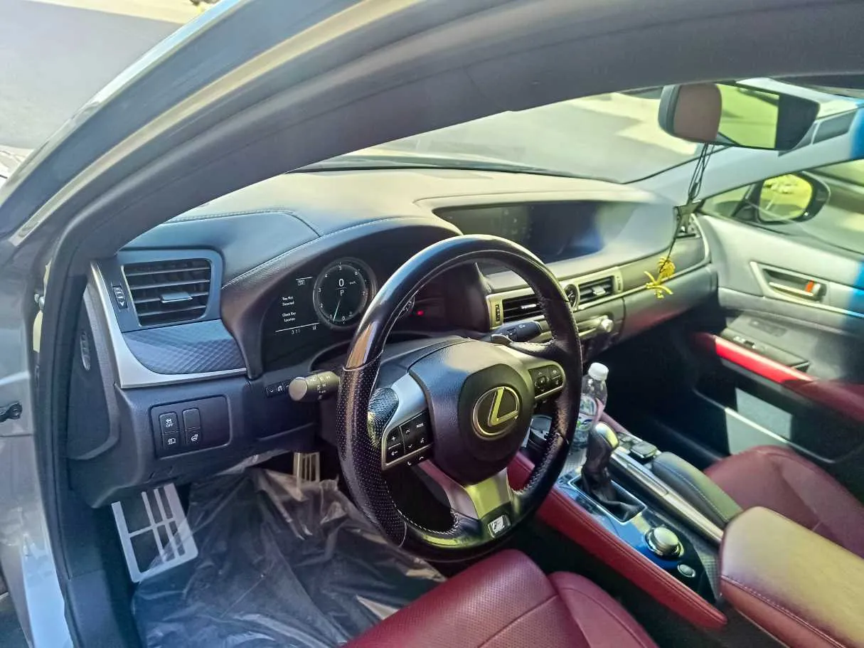 Car image 13