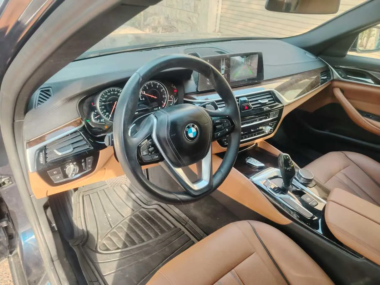 Car image 15