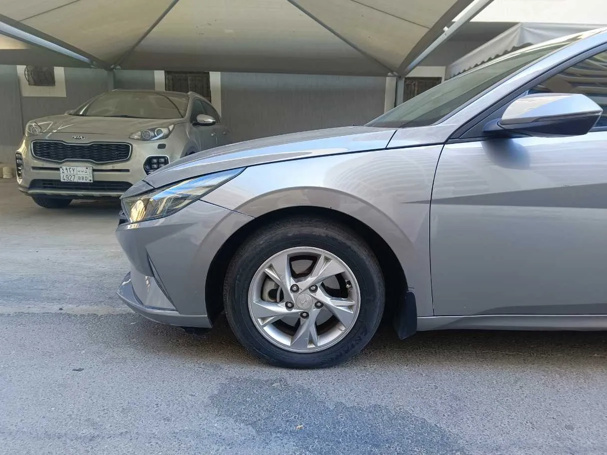 Car image 9