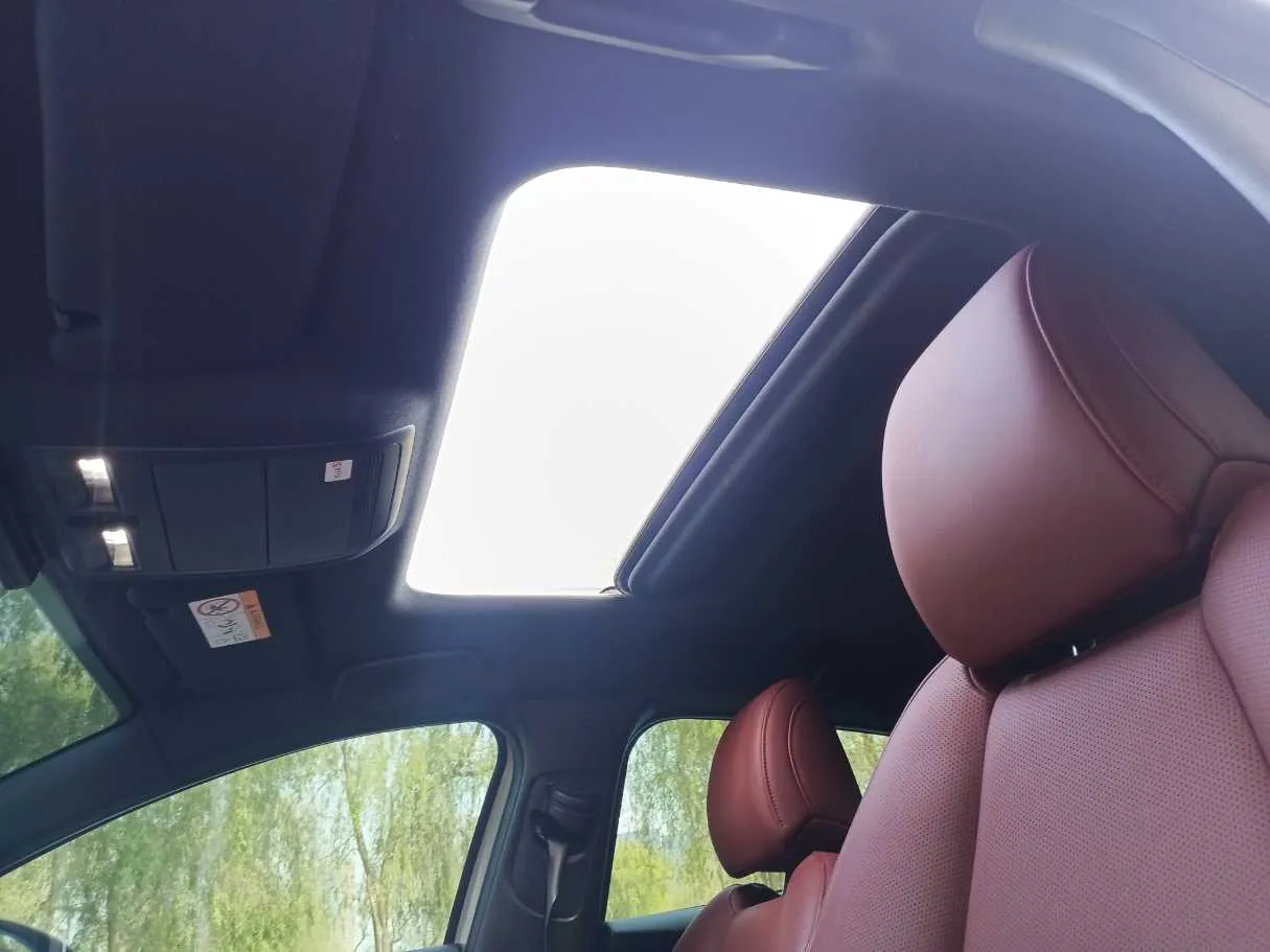 Car image 25