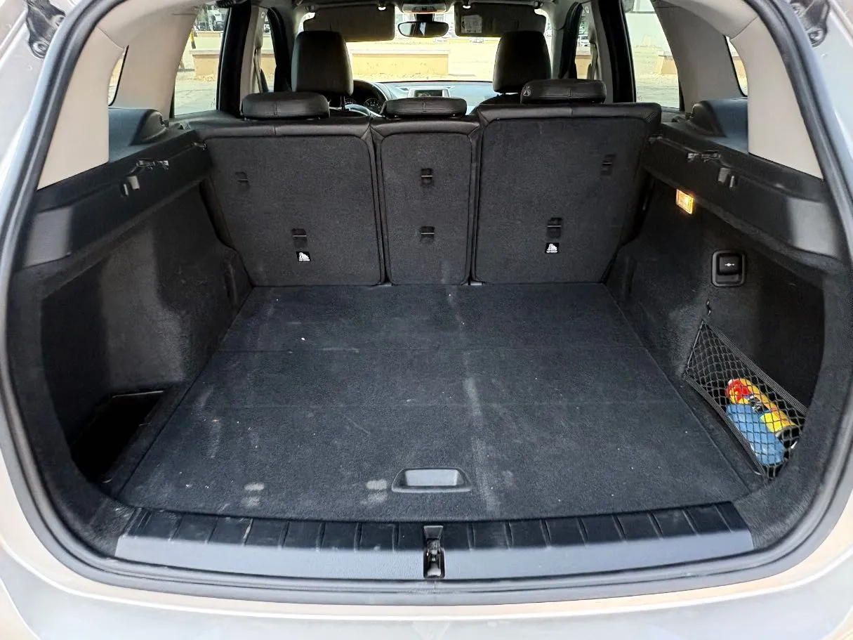 Car image 25