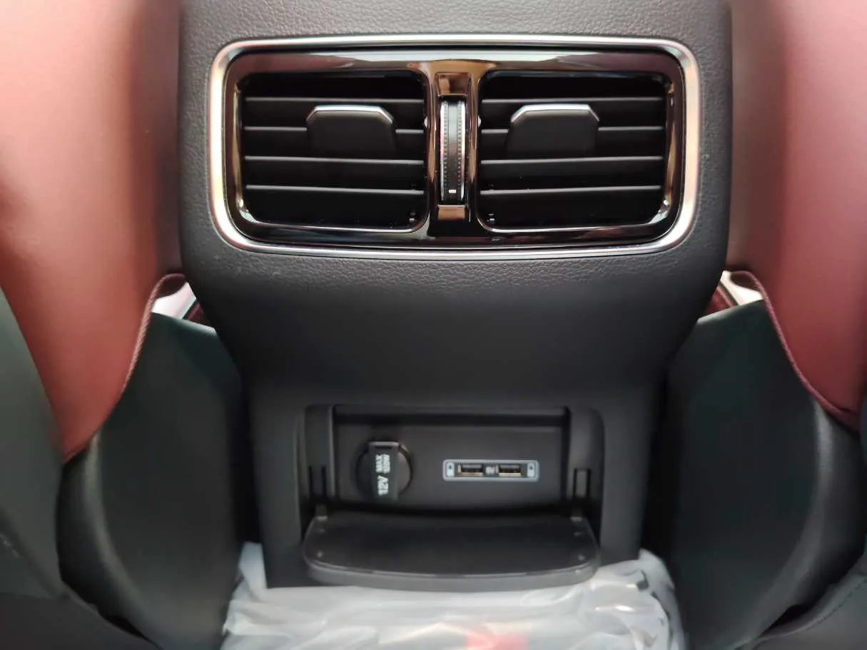Car image 27