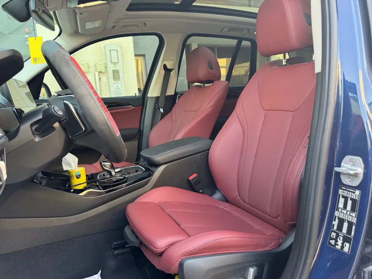 Car image 11