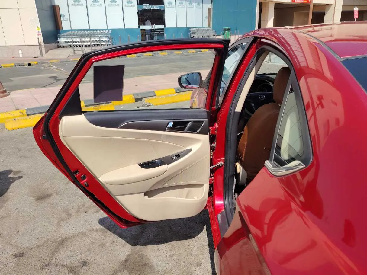 Car image 13