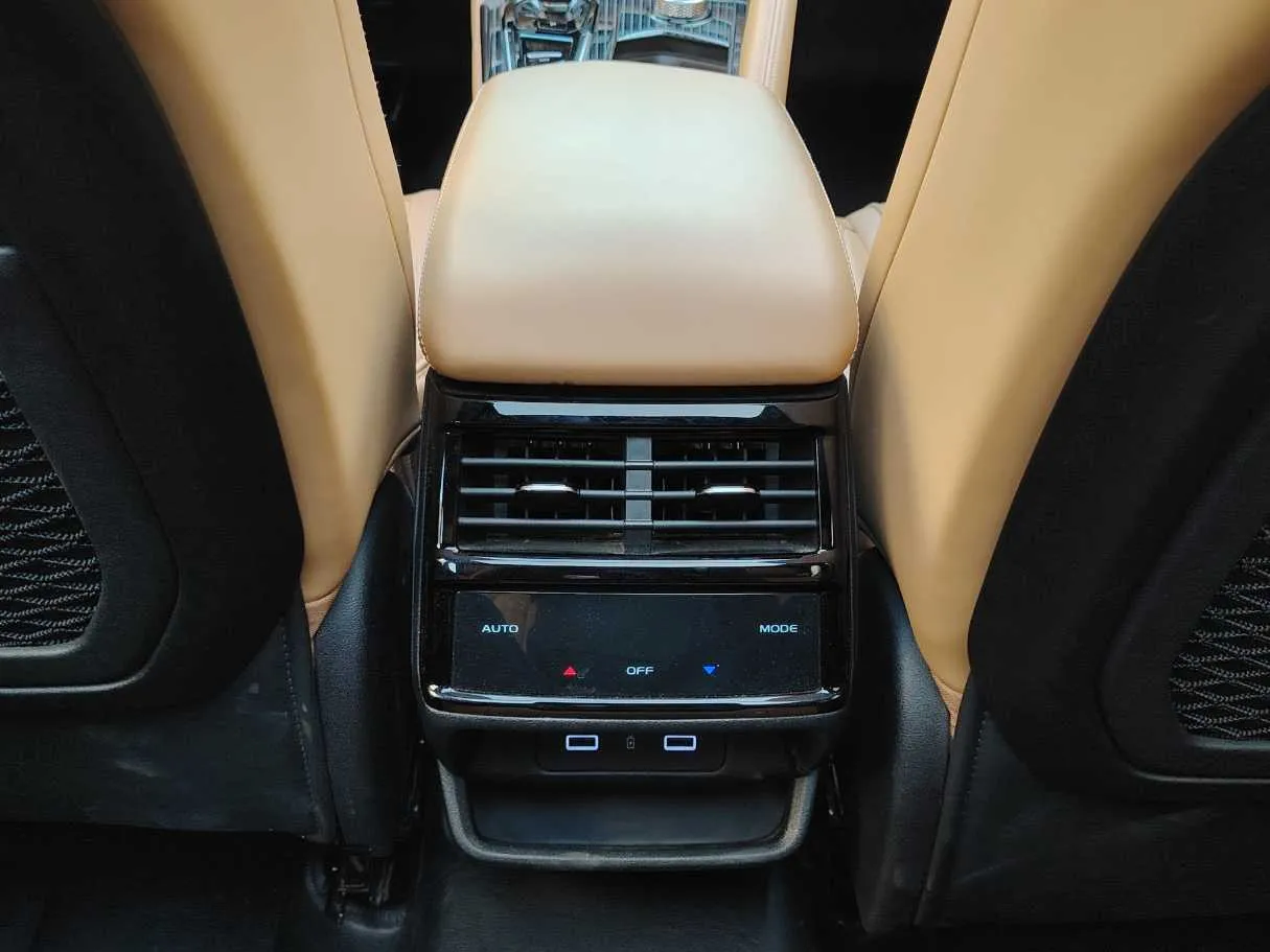Car image 34
