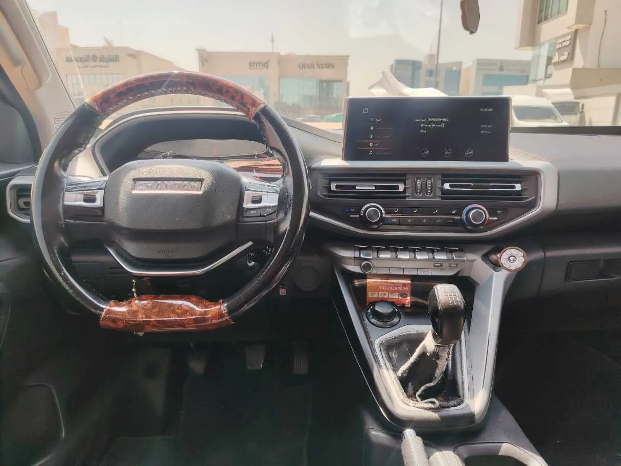 Car image 19