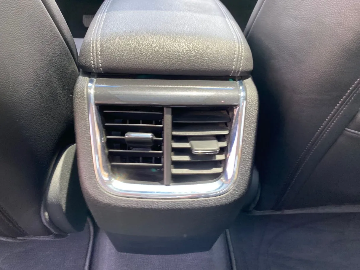 Car image 29