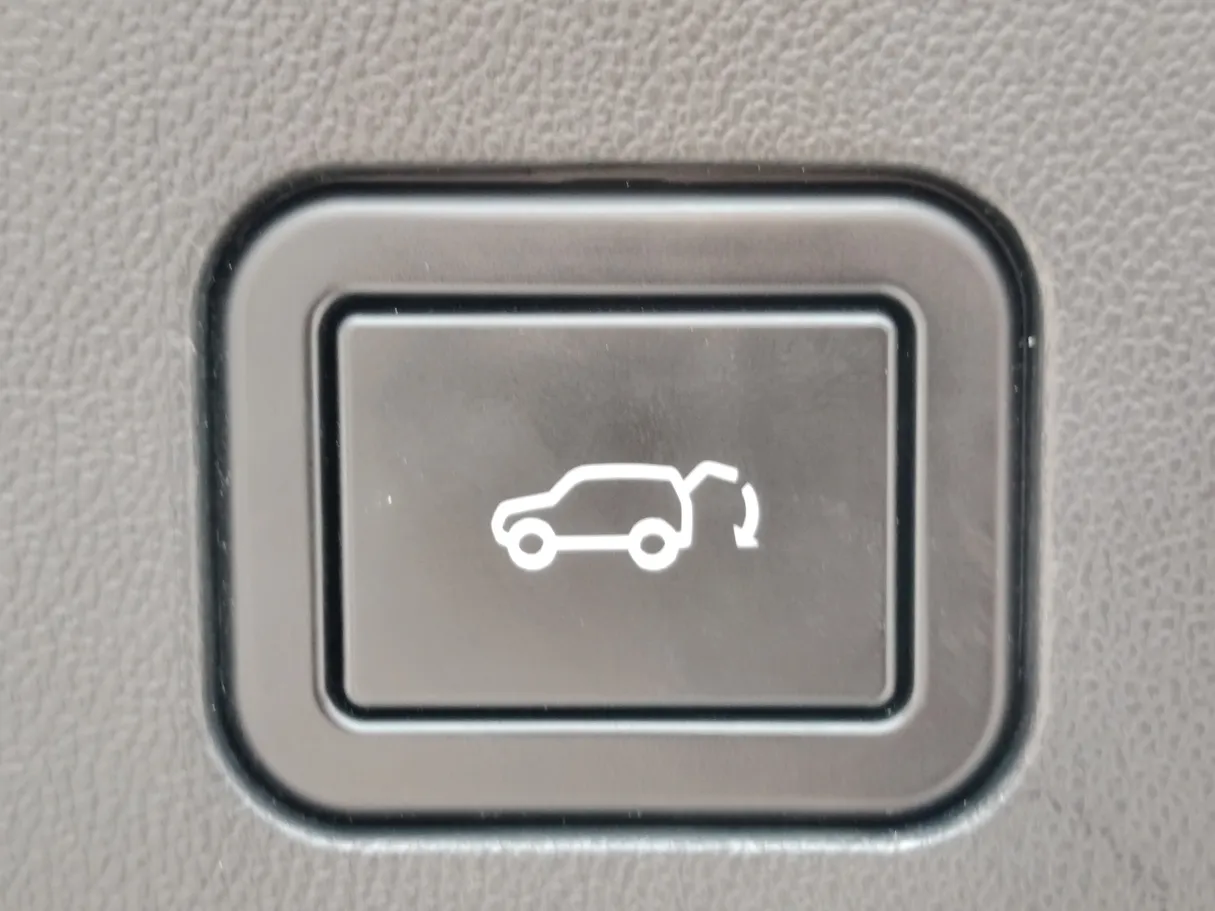 Car image 34