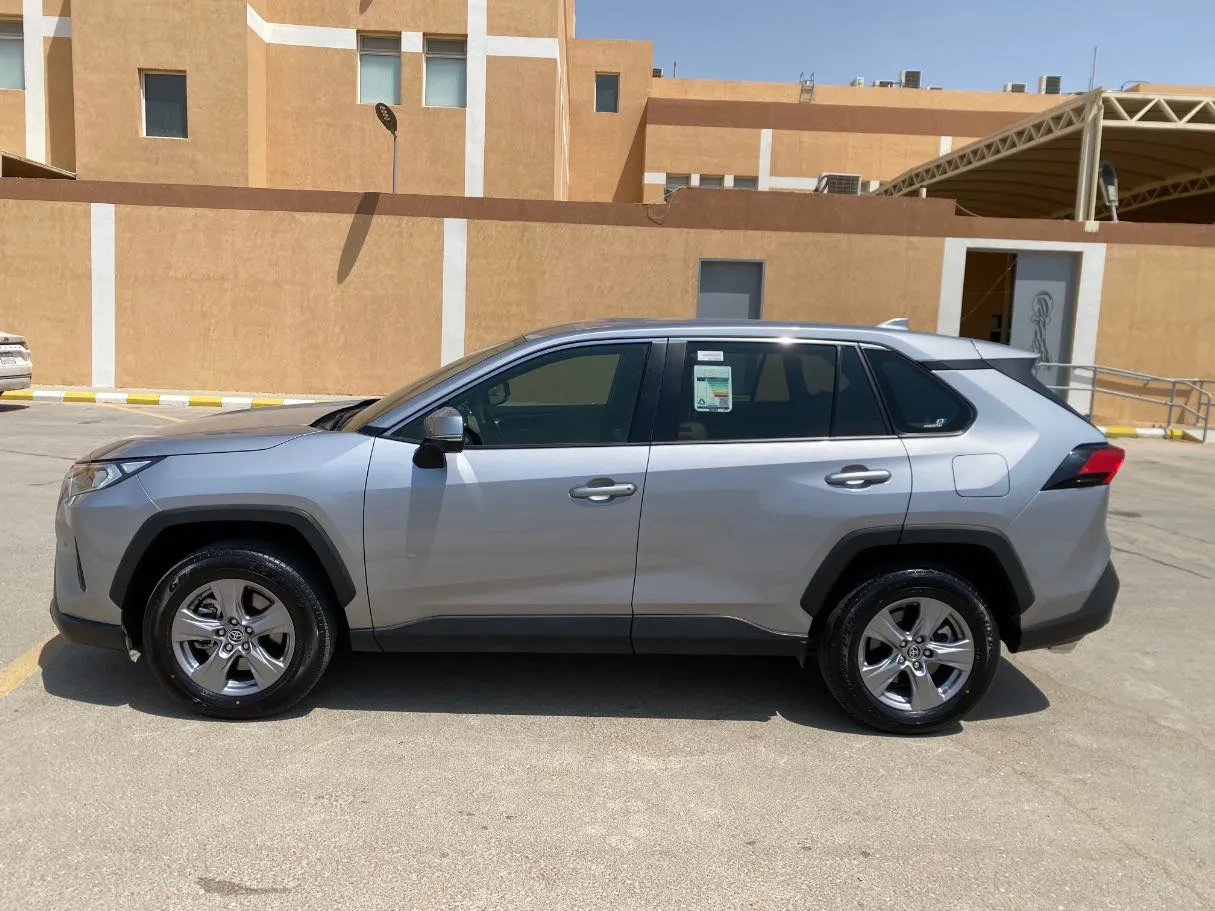 Car image 8
