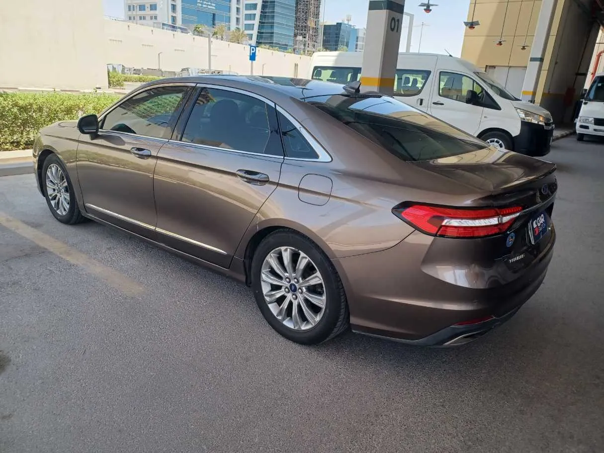 Car image 8