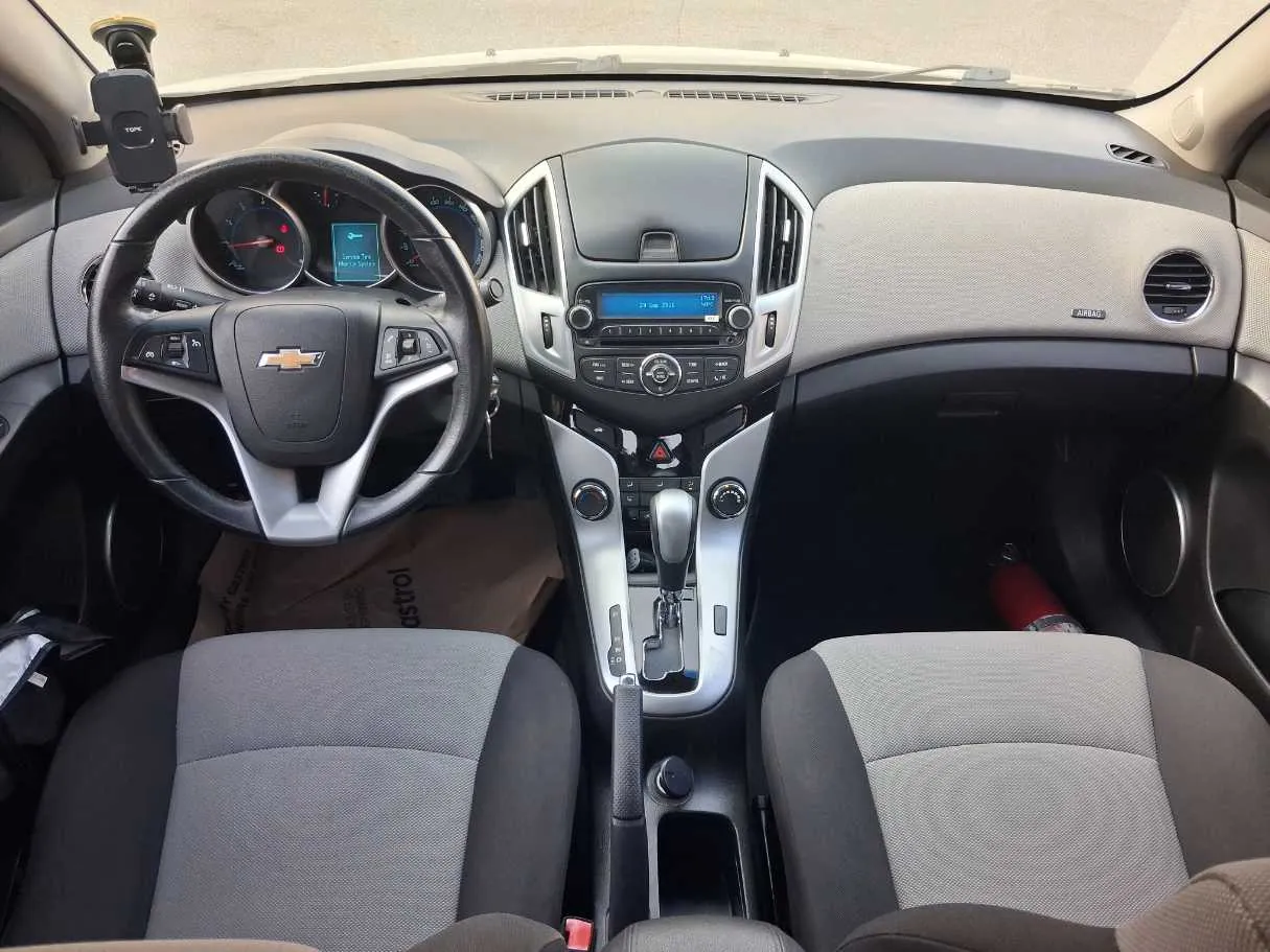 Car image 16