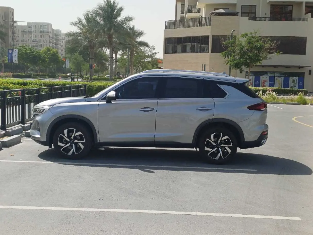 Car image 4