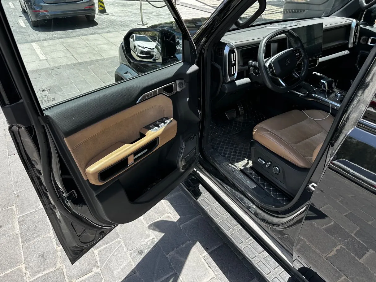 Car image 10