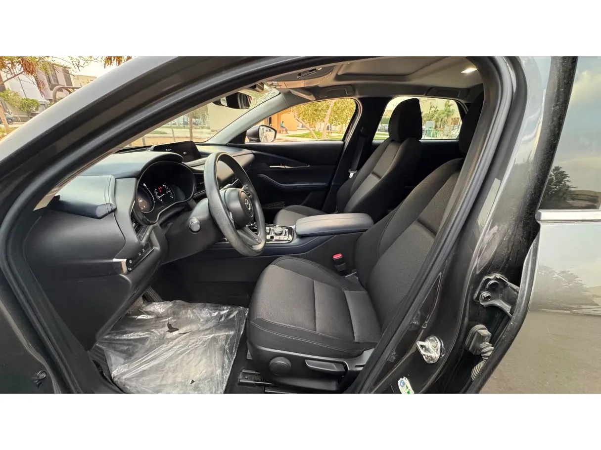 Car image 10
