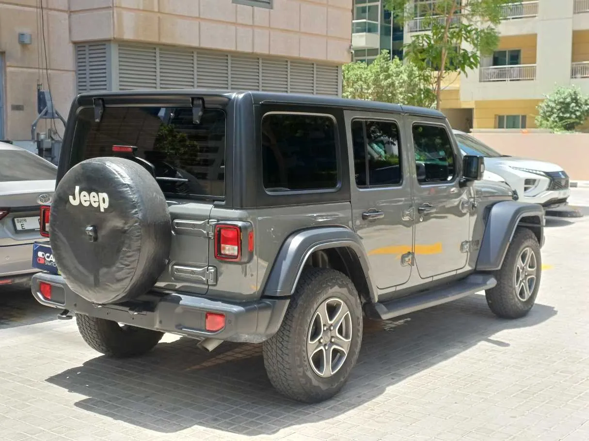 Car image 5