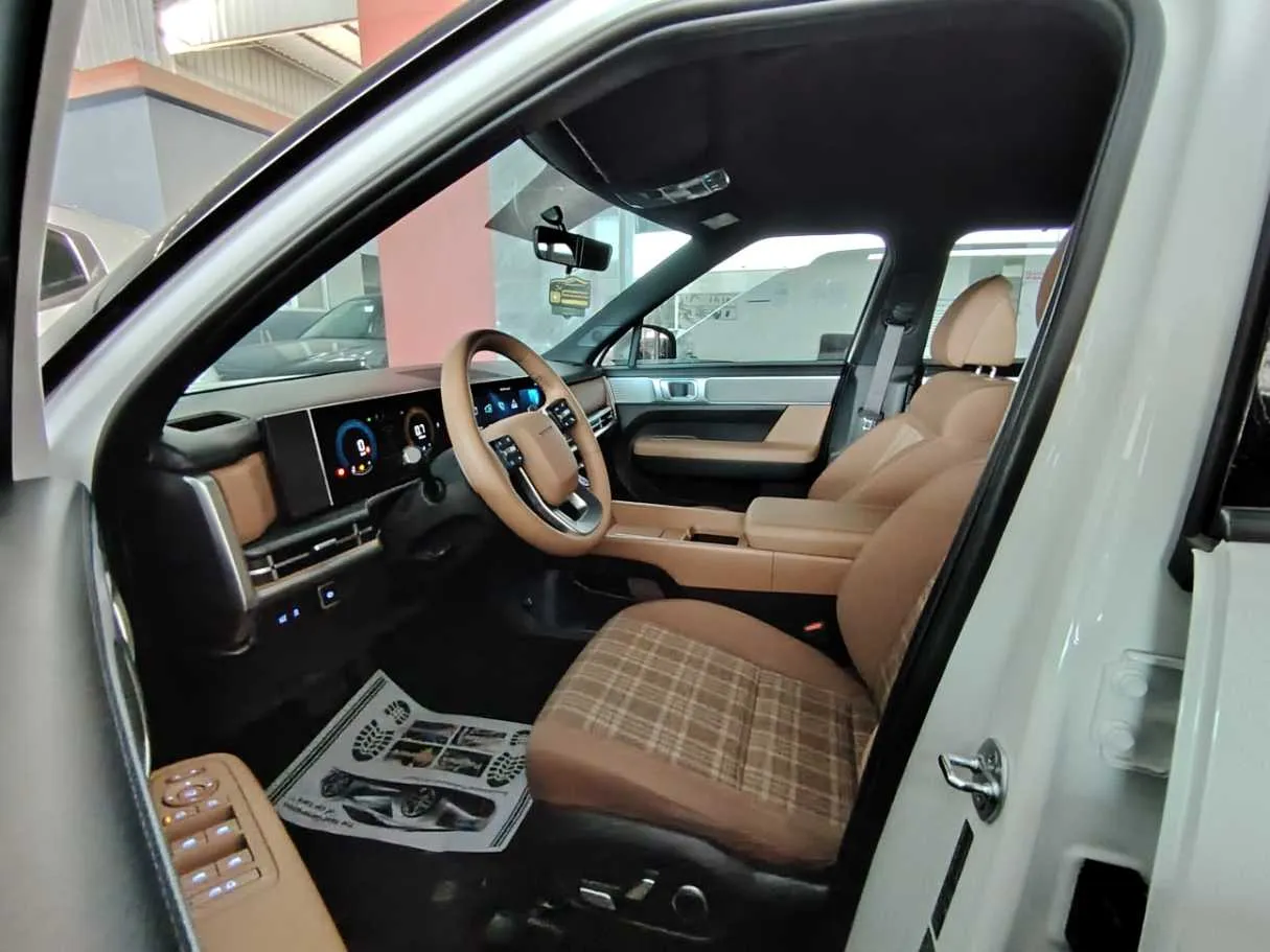 Car image 12