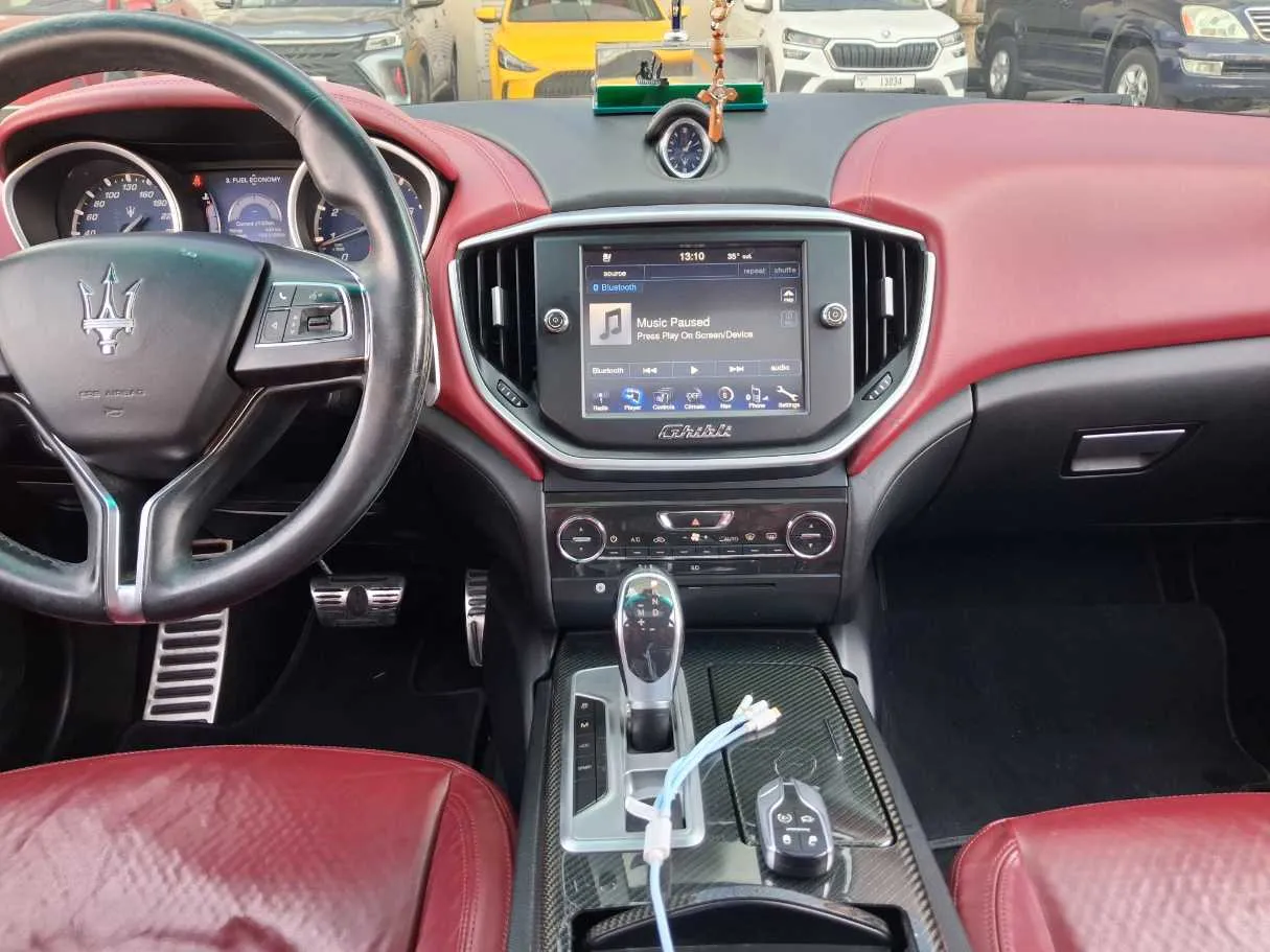 Car image 16