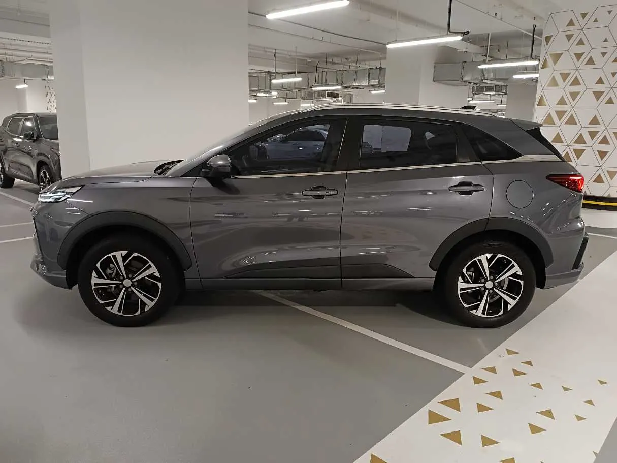 Car image 4