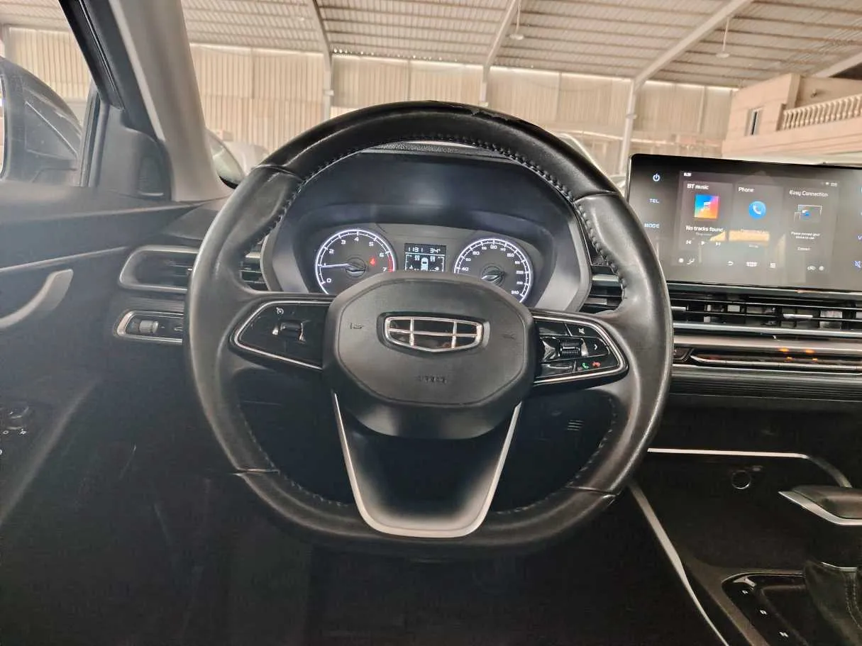 Car image 24