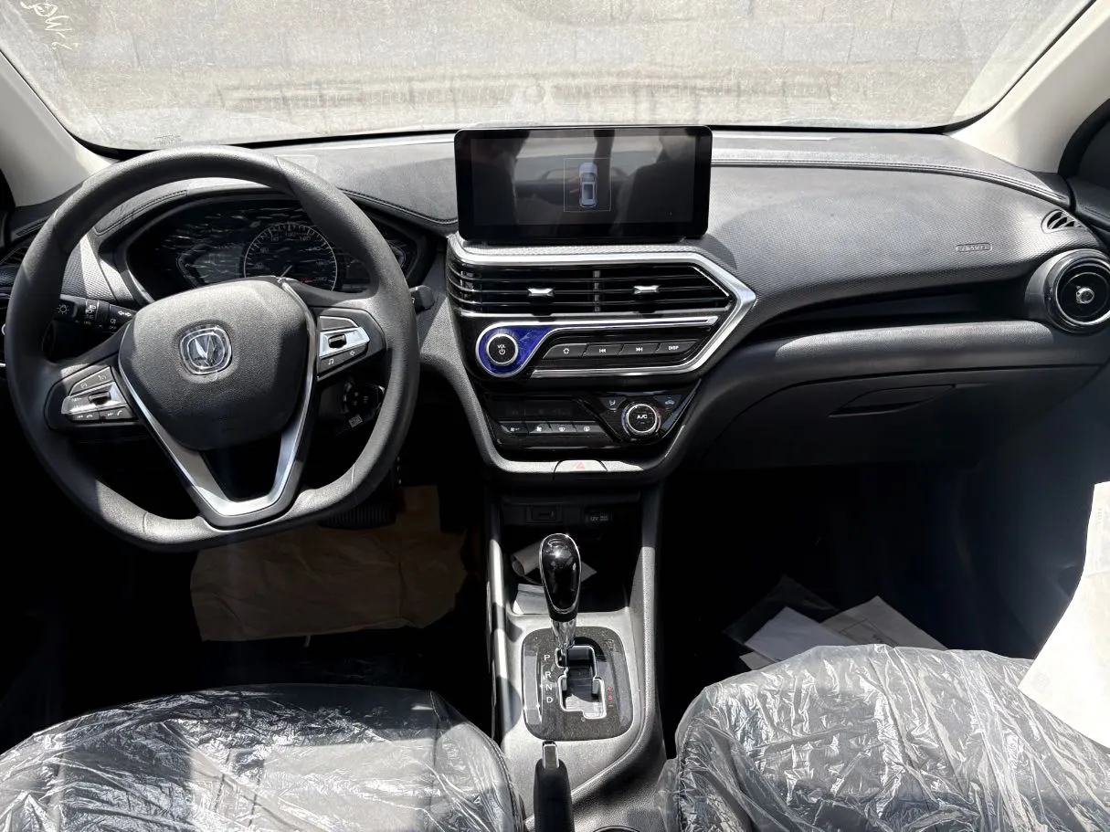 Car image 18