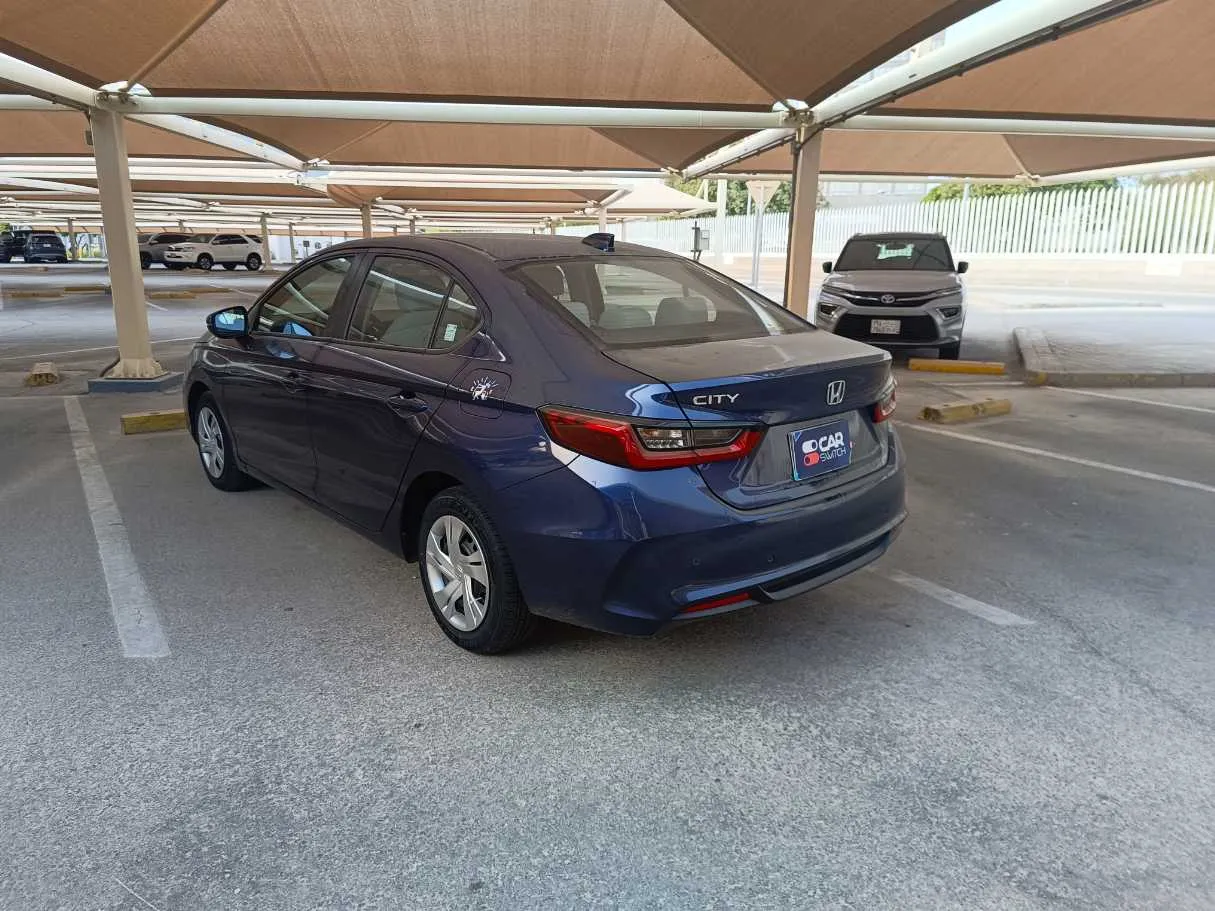 Car image 7
