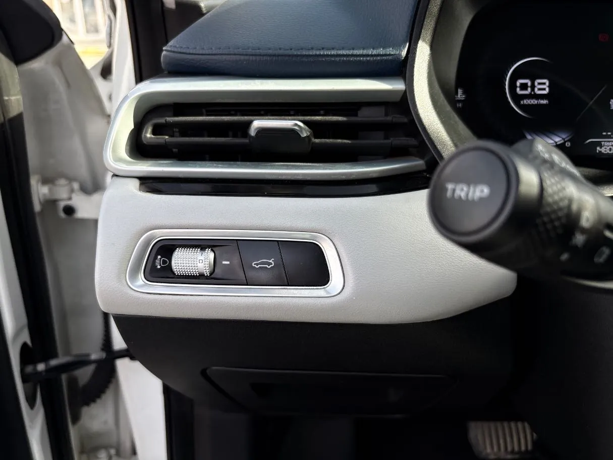 Car image 22