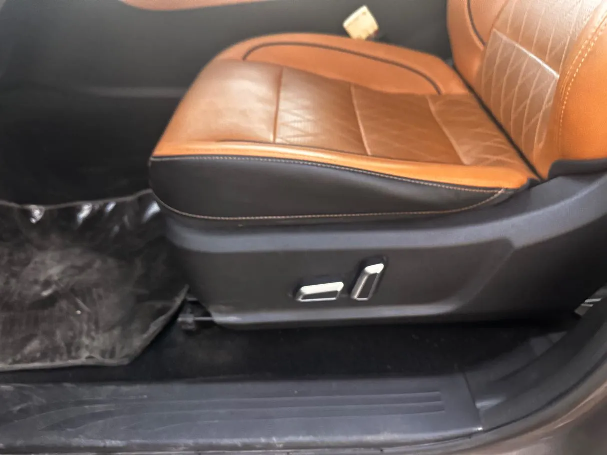 Car image 27
