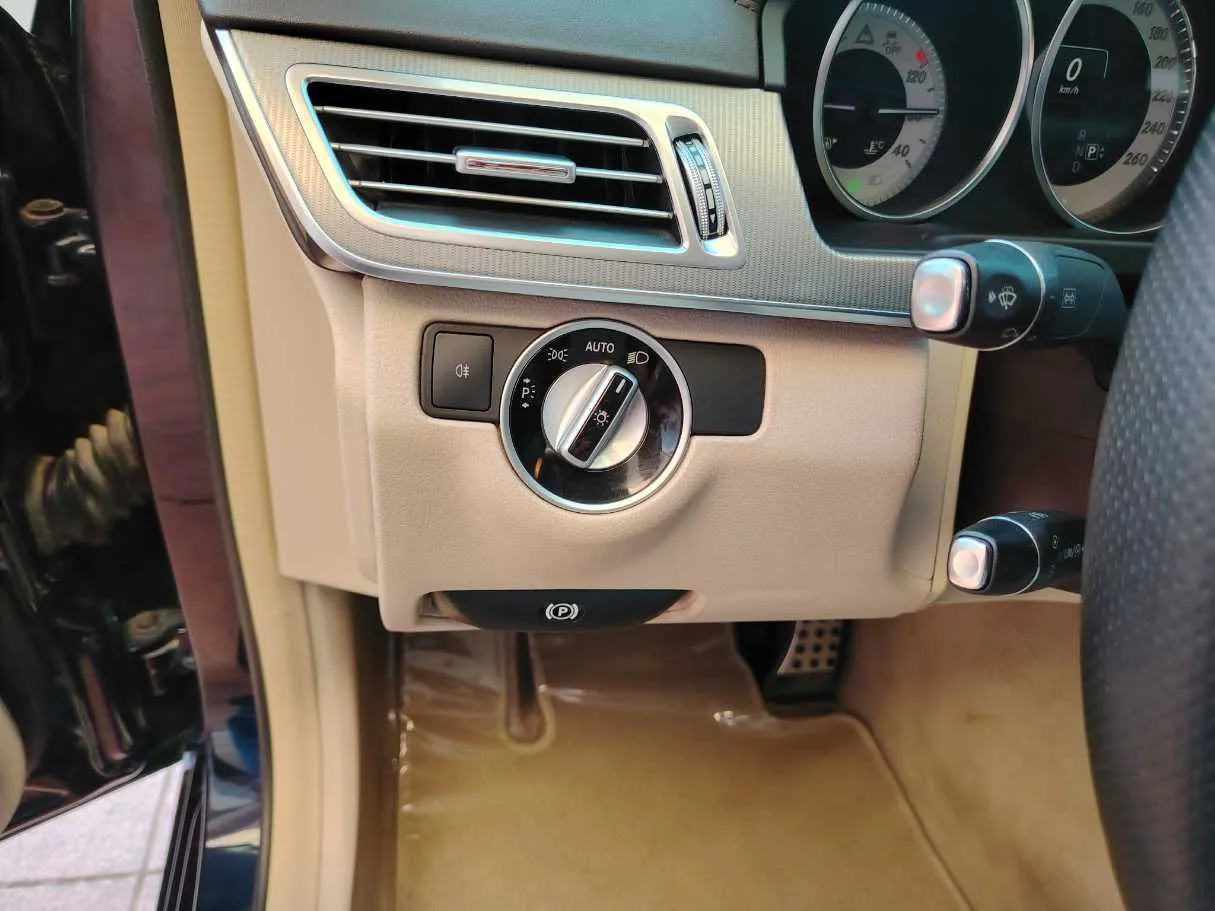 Car image 35