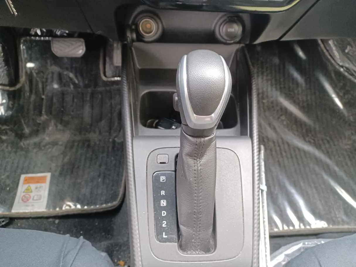 Car image 14
