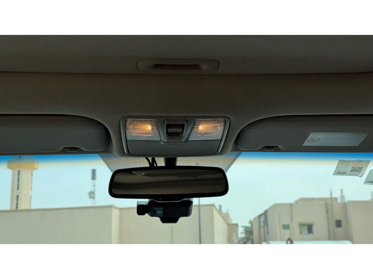 Car image 25
