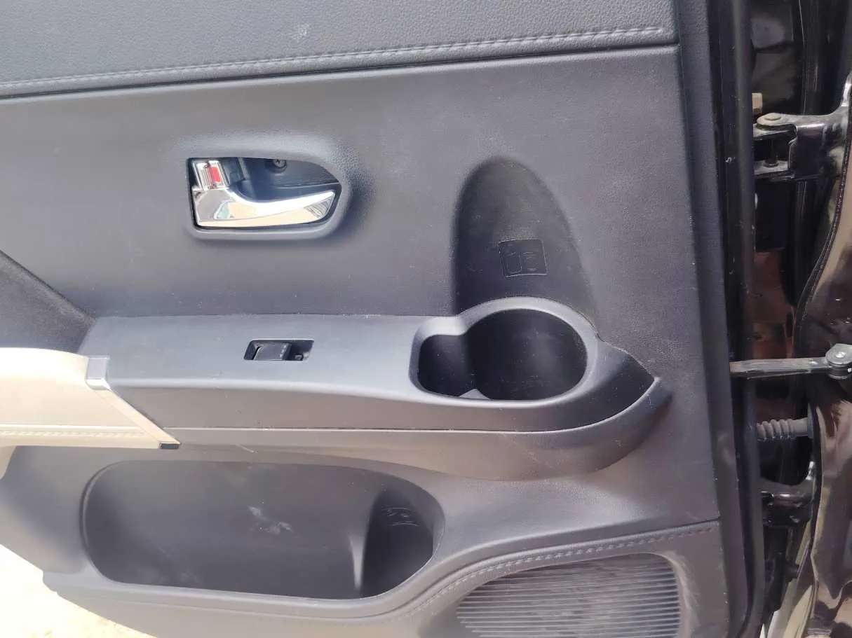 Car image 28