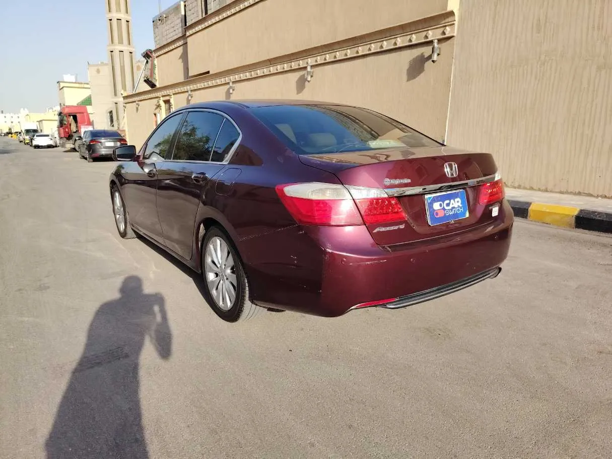 Car image 7