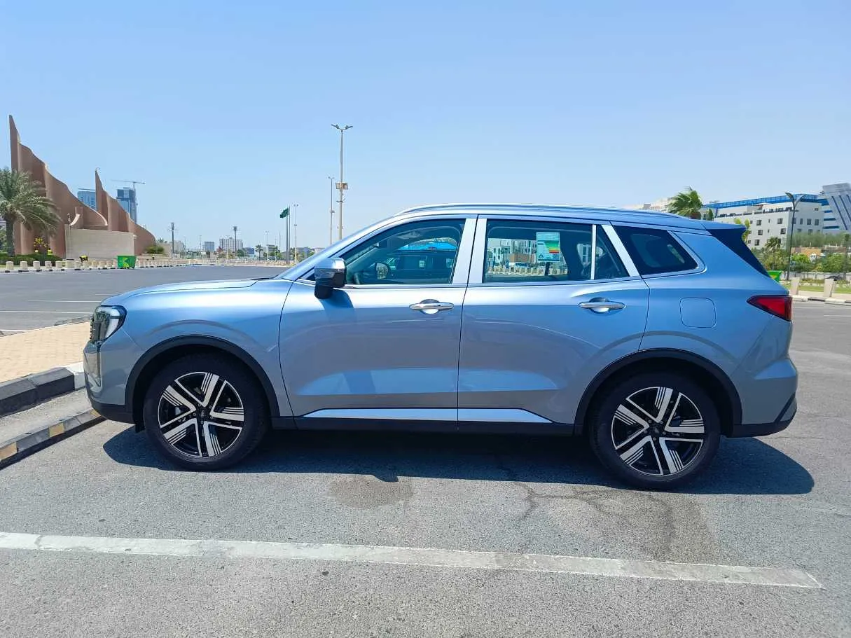 Car image 8