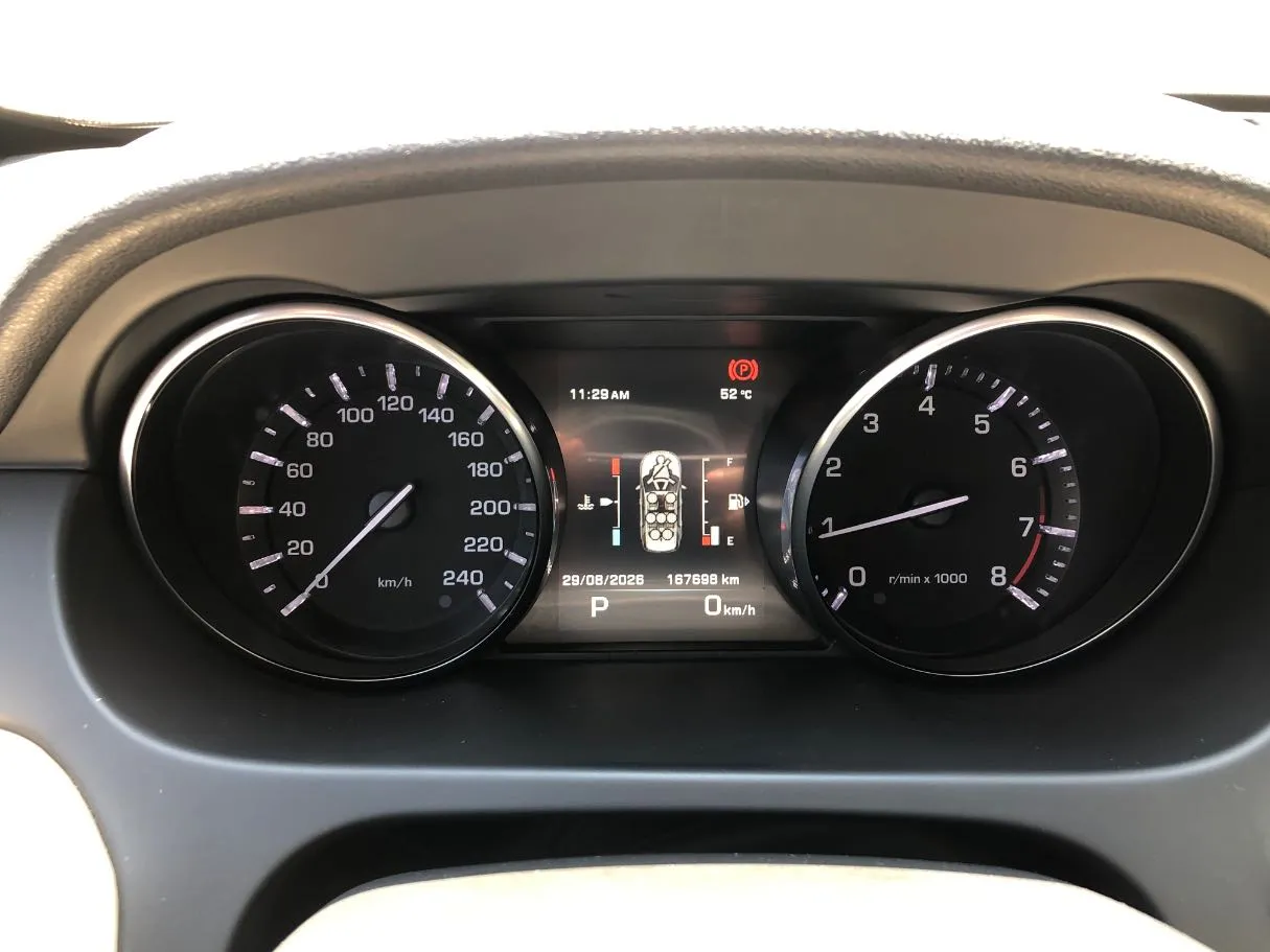 Car image 17
