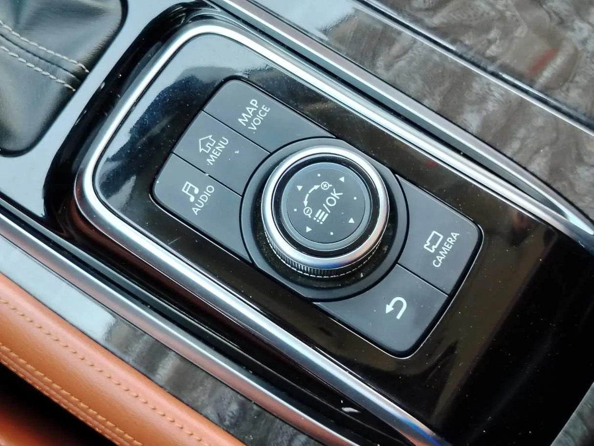 Car image 22