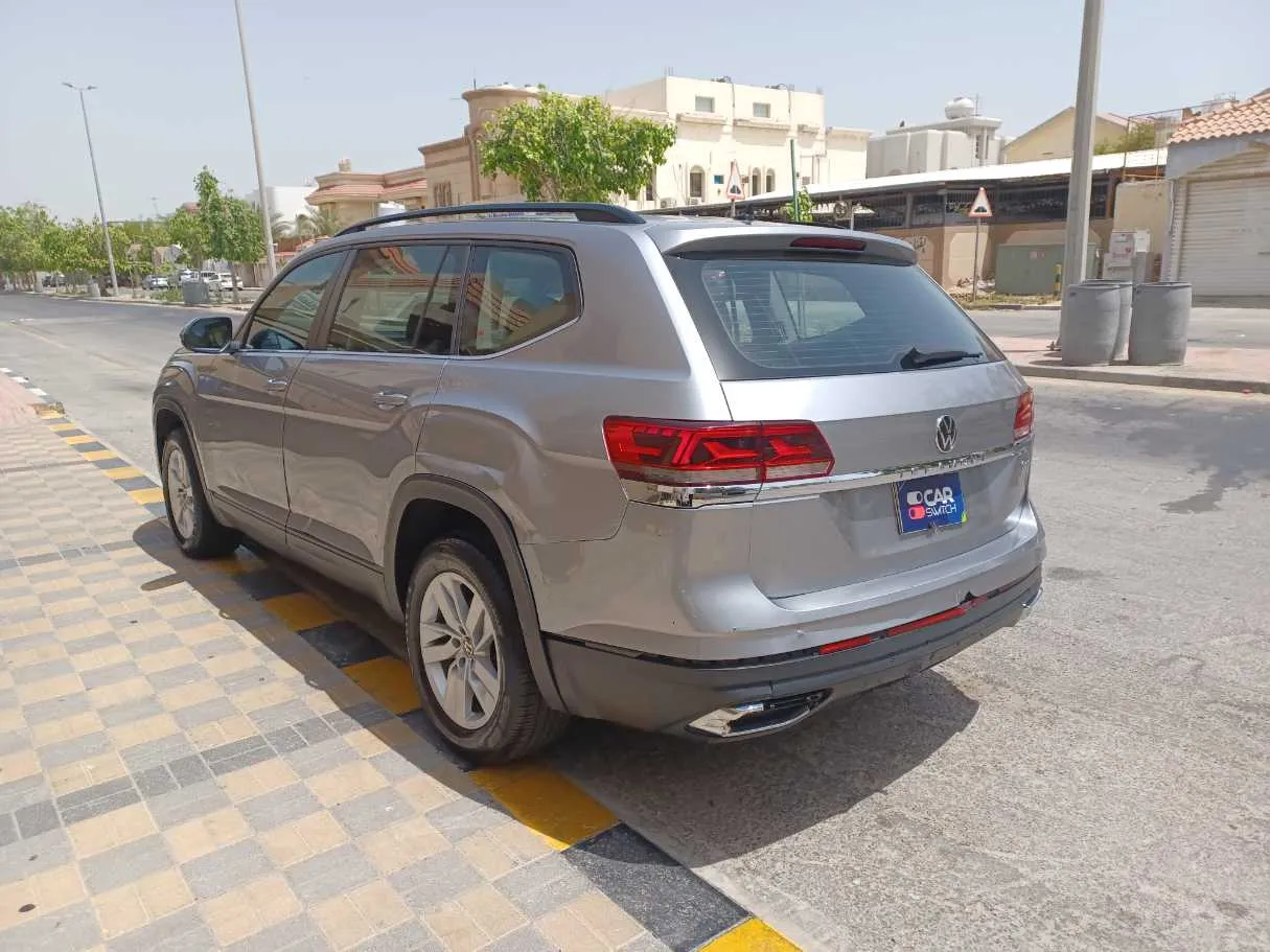 Car image 7