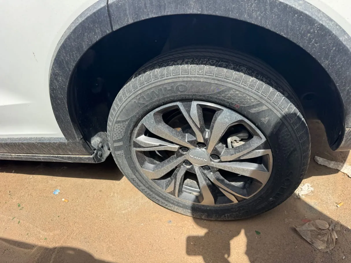 Car image 6