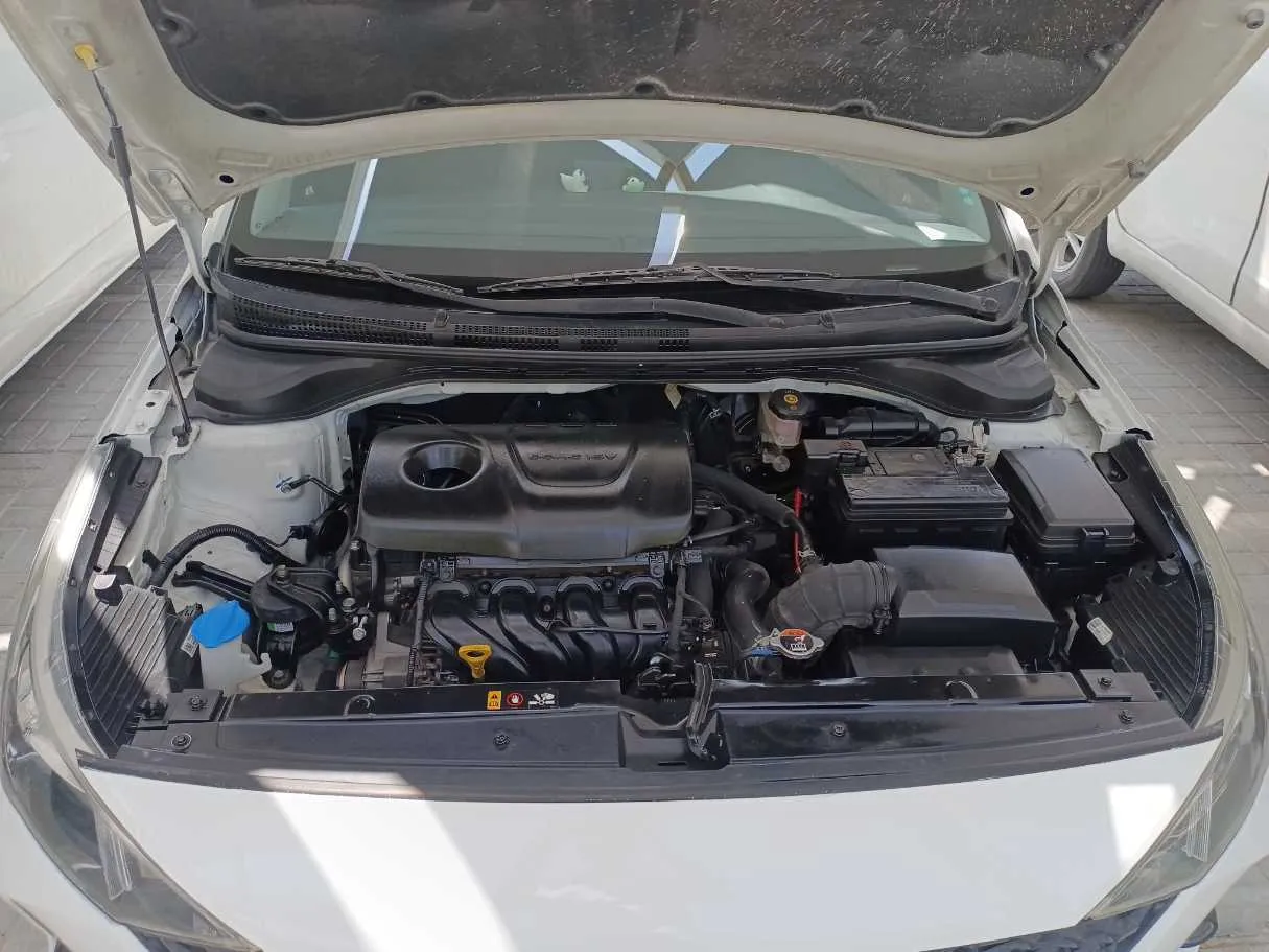 Car image 19