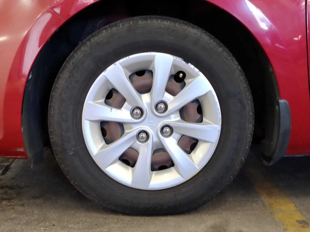 Car image 10