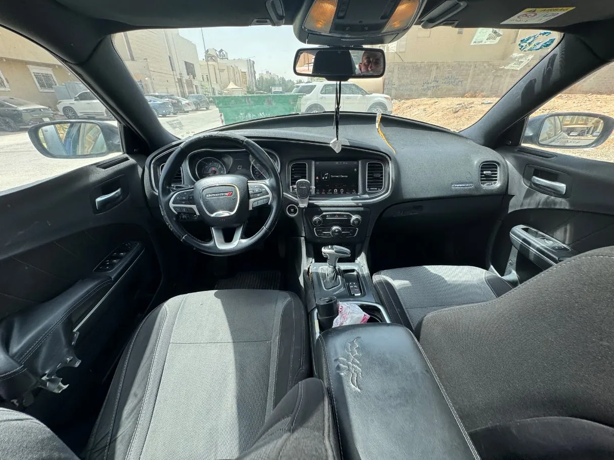Car image 15