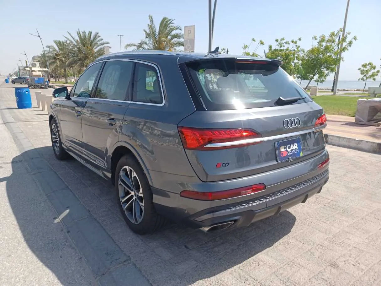 Car image 7