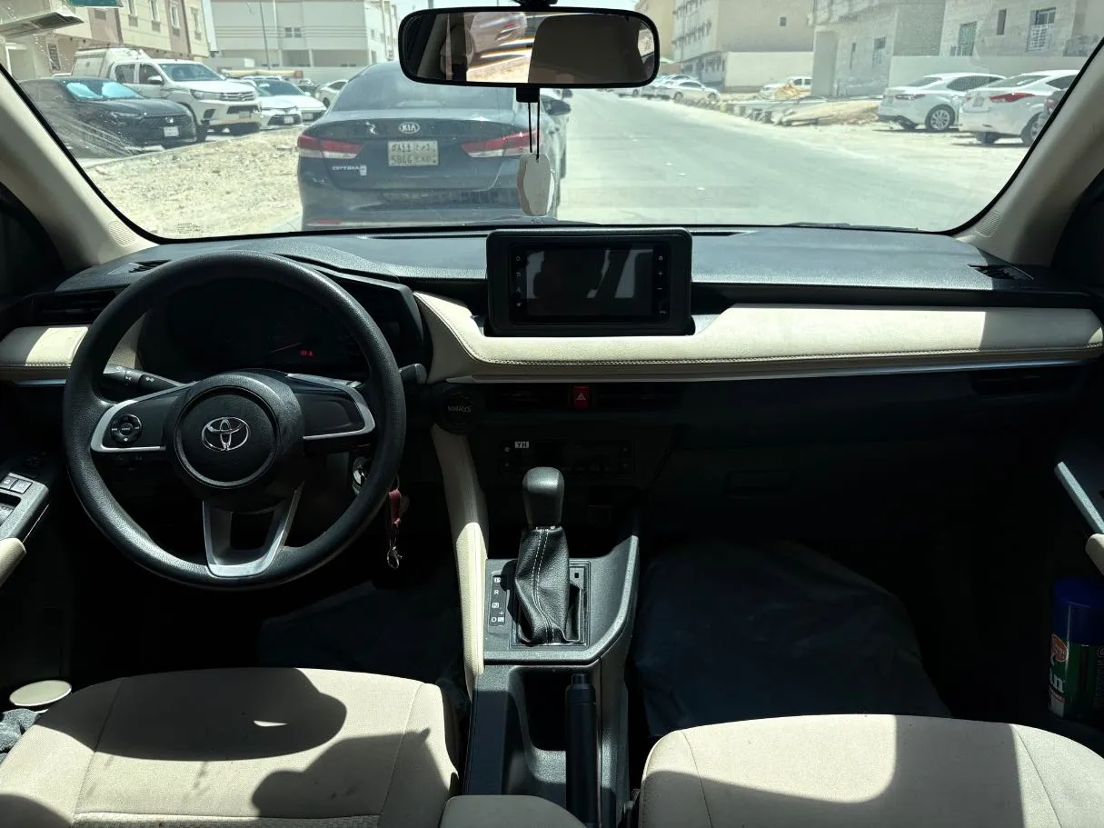 Car image 16