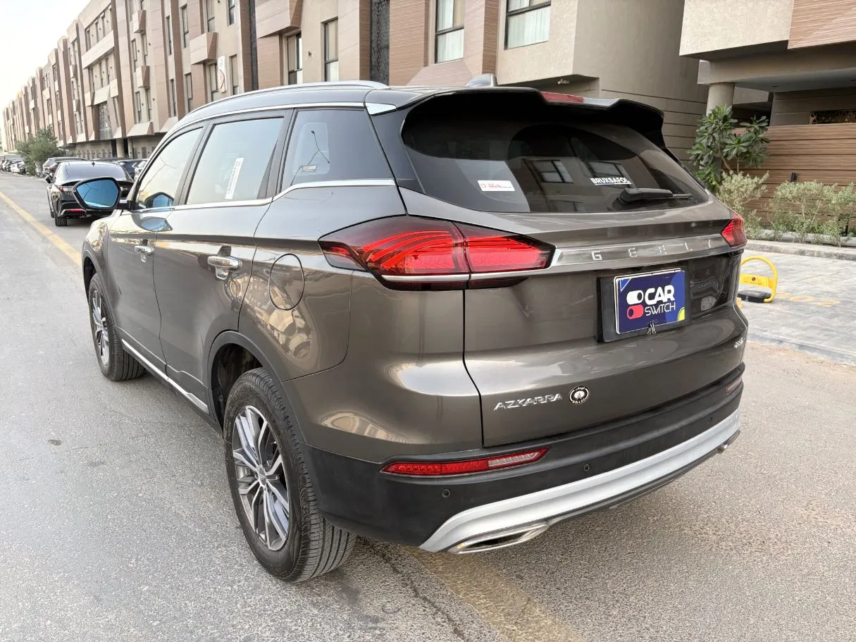 Car image 7