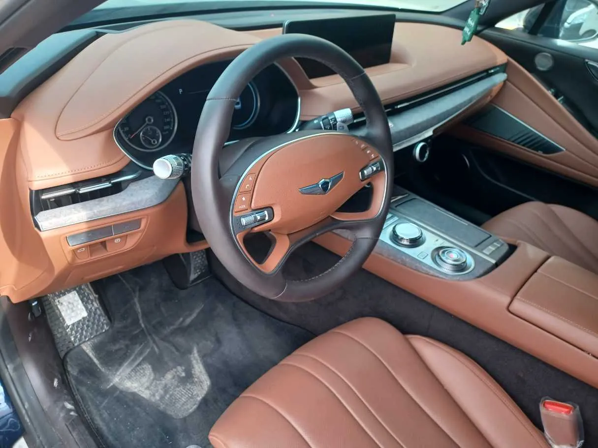 Car image 11