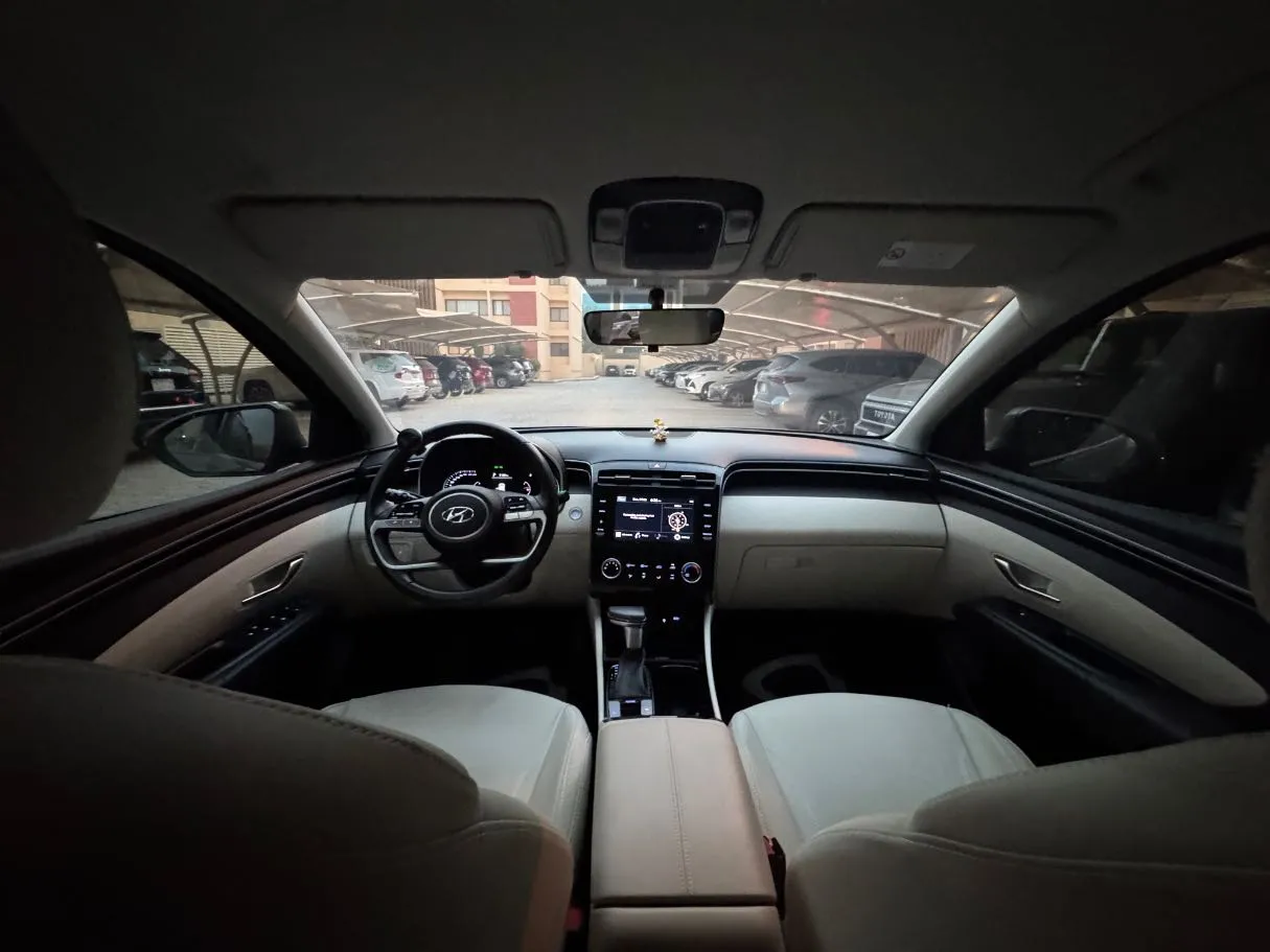 Car image 14