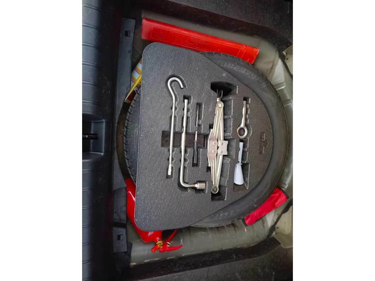 Car image 26