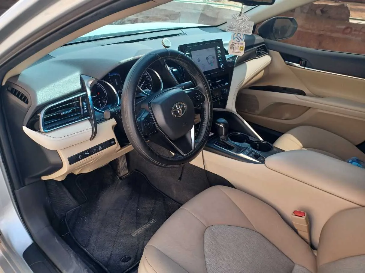 Car image 12