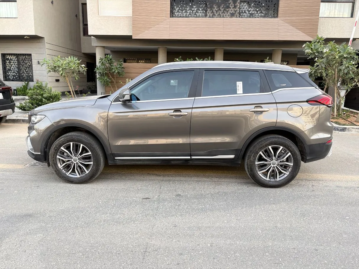 Car image 8