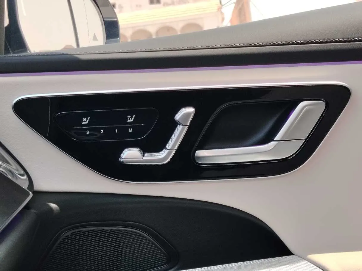 Car image 32