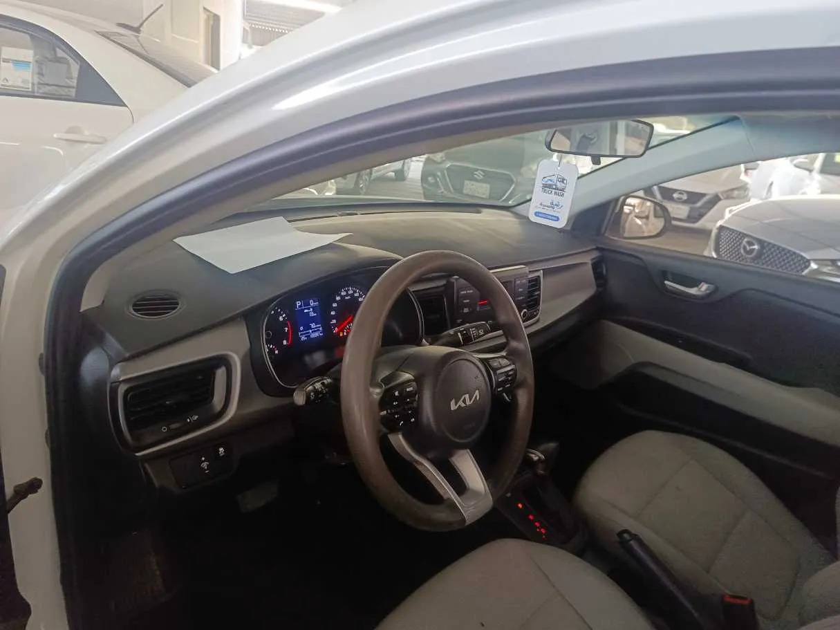 Car image 7